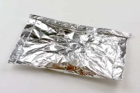 cartoccio di alluminio per affumicare nel barbecue a gas