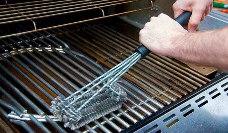 Come pulire il barbecue: la guida