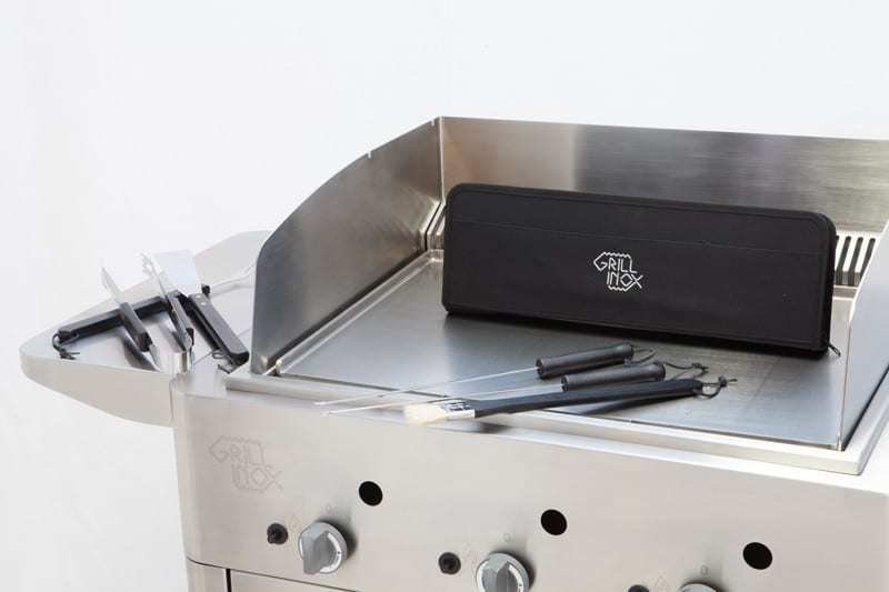 barbecue a gas grill inox con accessori