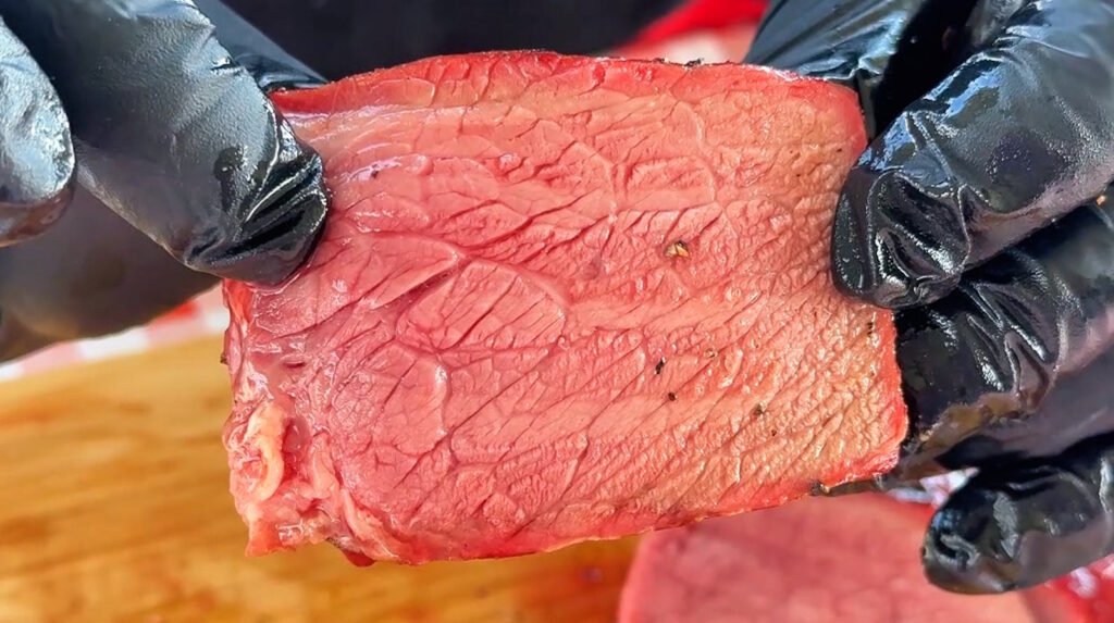 sezione di bistecca cotta in reverse searing cottura omogena senza fascia grigia