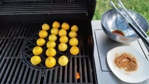 Limonata con limoni grigliati