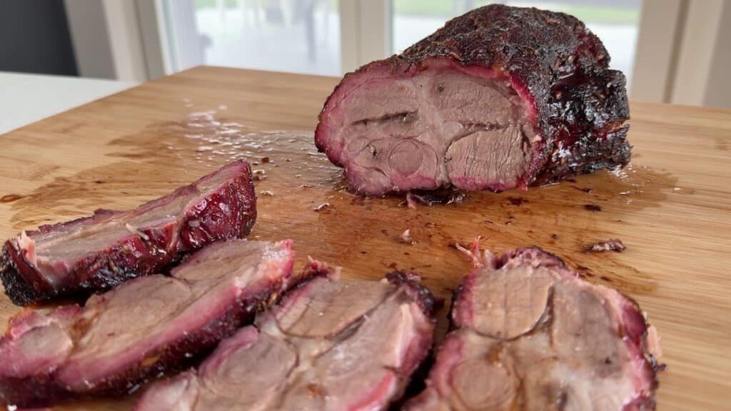 Arrosto di capocollo di maiale cotto al barbecue