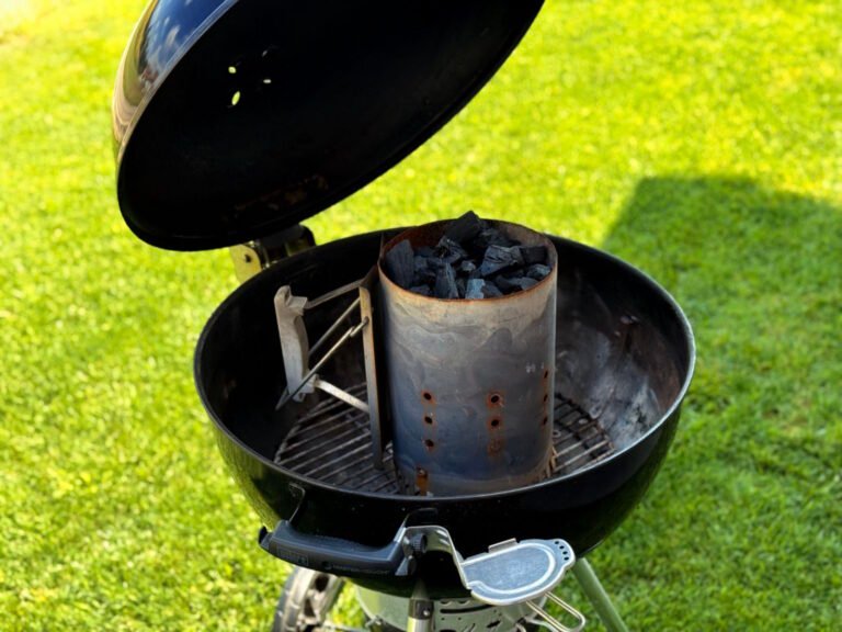 Accensione Weber Kettle con ciminera all'interno del braciere