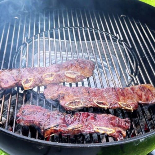 Asado de tira su kettle Weber